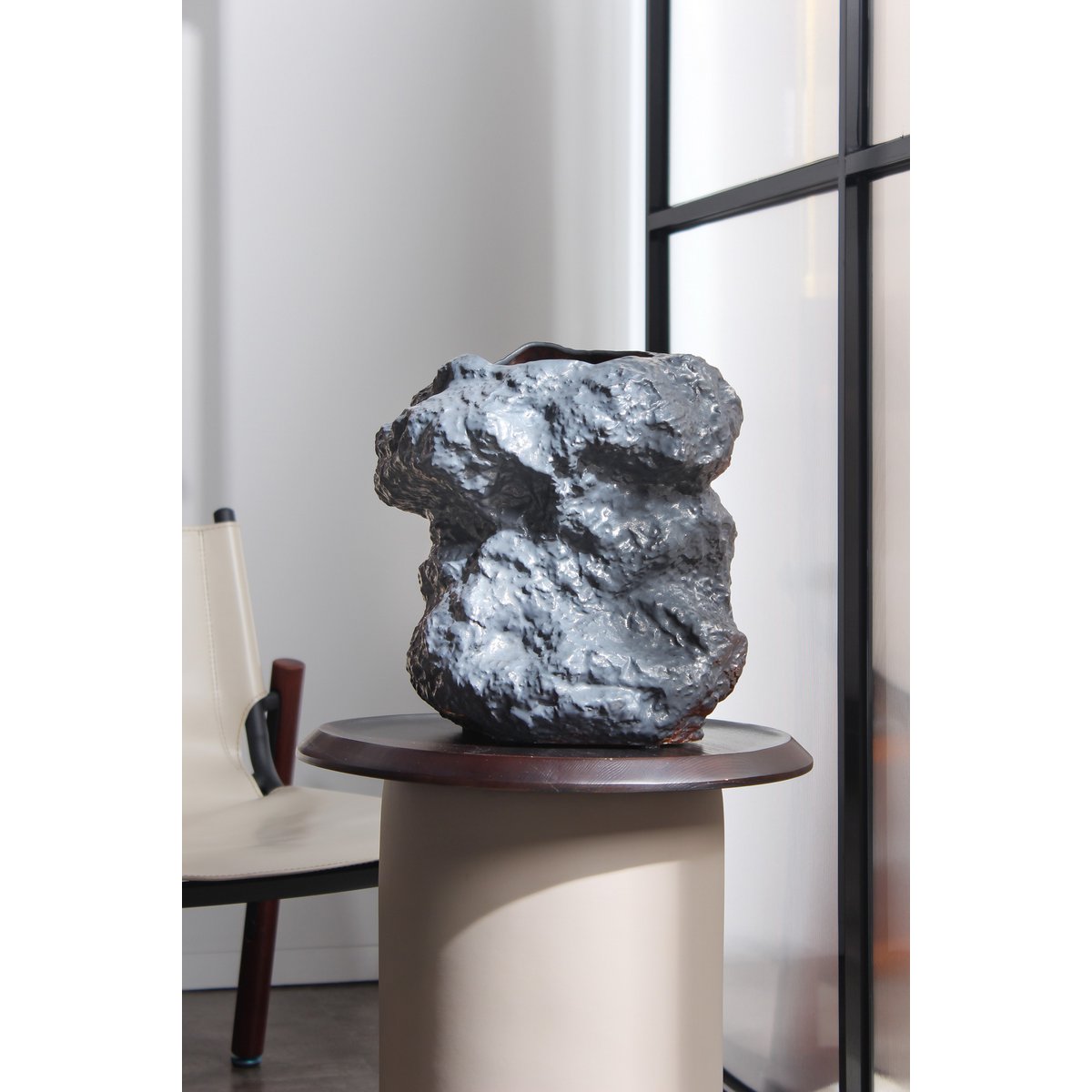 Ceramic vase w. look of rock, trendy natural design.CHU32ZW