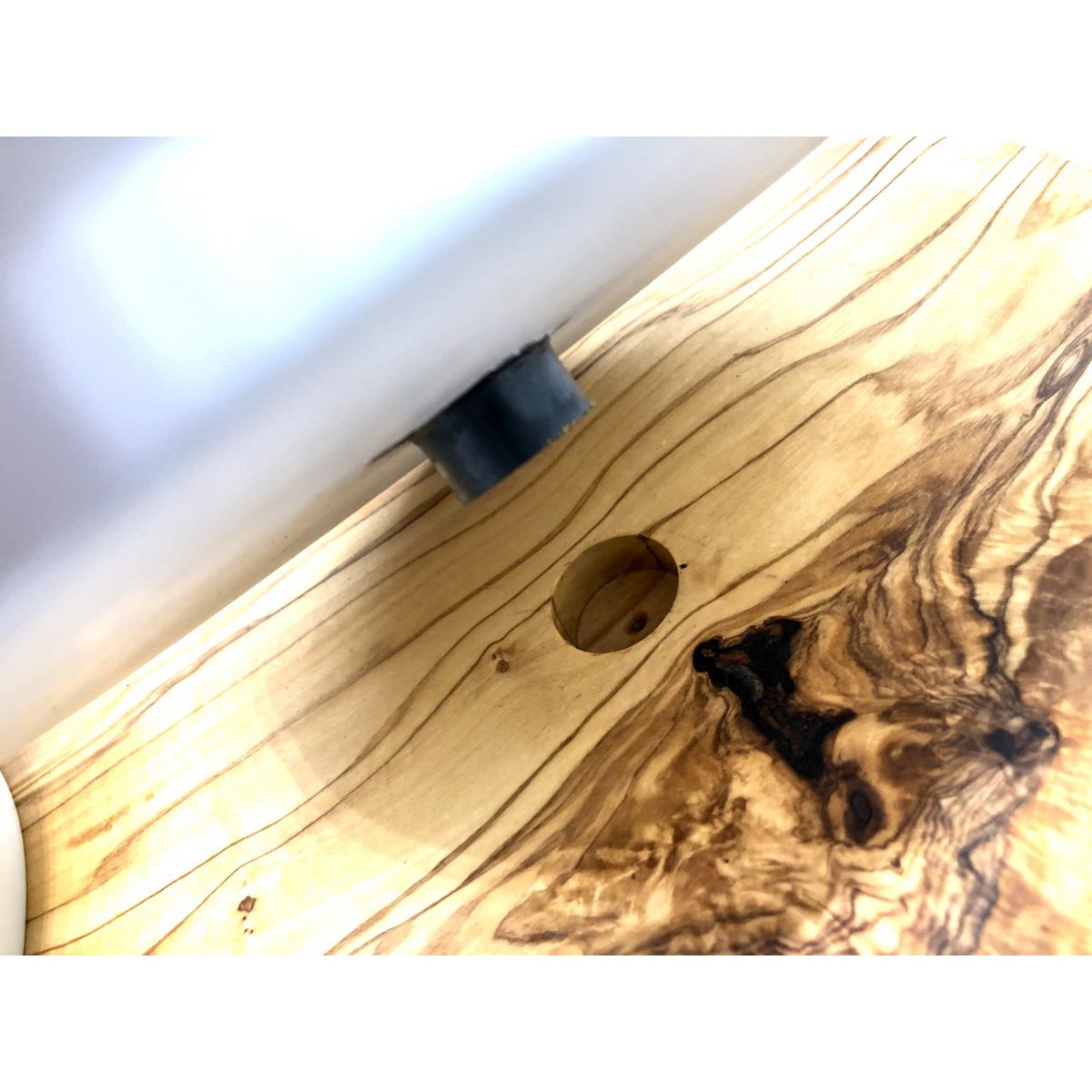 Feeding station RUSTY PLUS (2 x 0.9 liter porcelain bowl) "jacked up" for feed & water