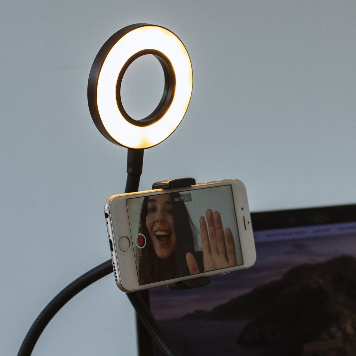 Vlogging Light - LED Selfie Ring Light with Smartphone Holder