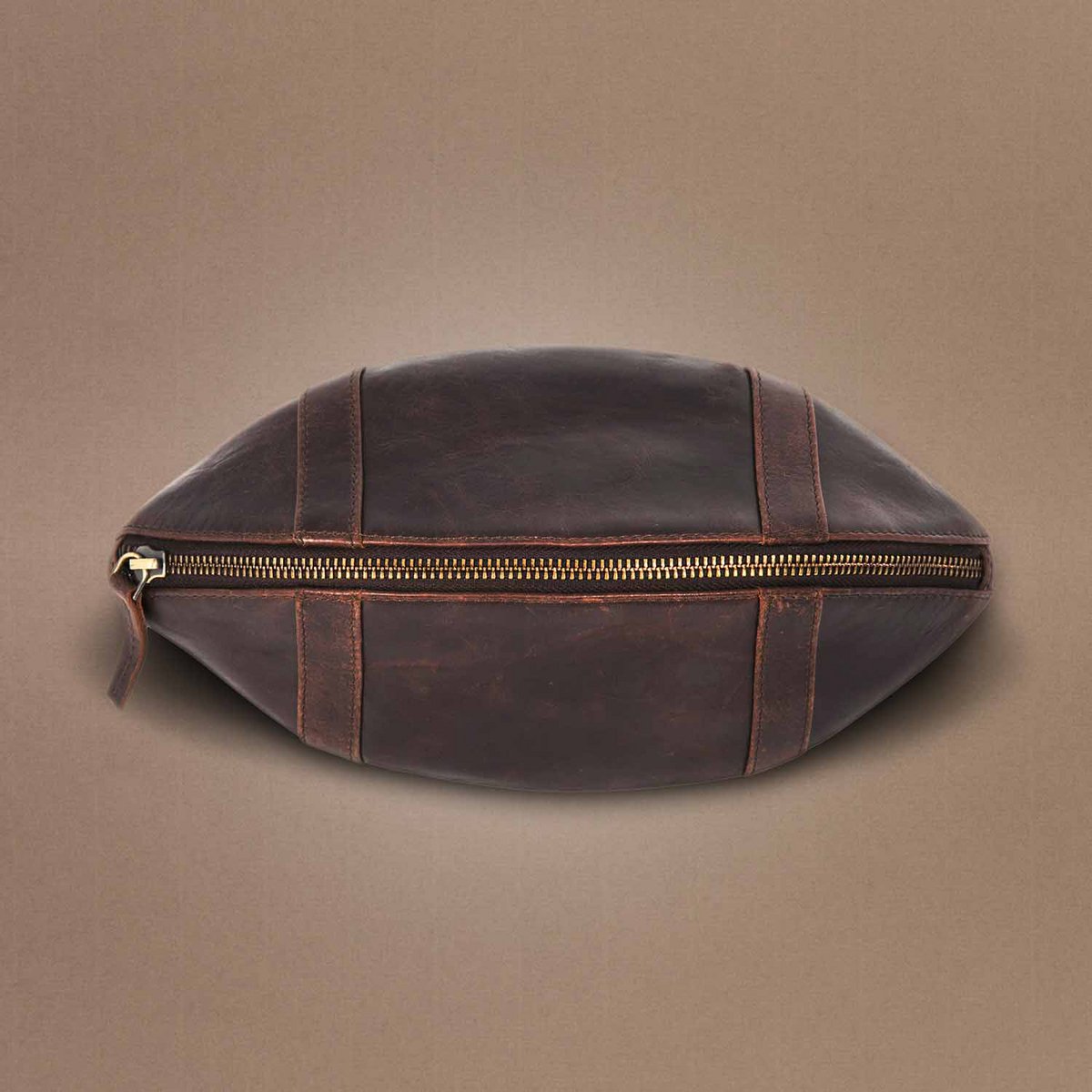Mad Monkey - toilet bag made of genuine leather "American Football"