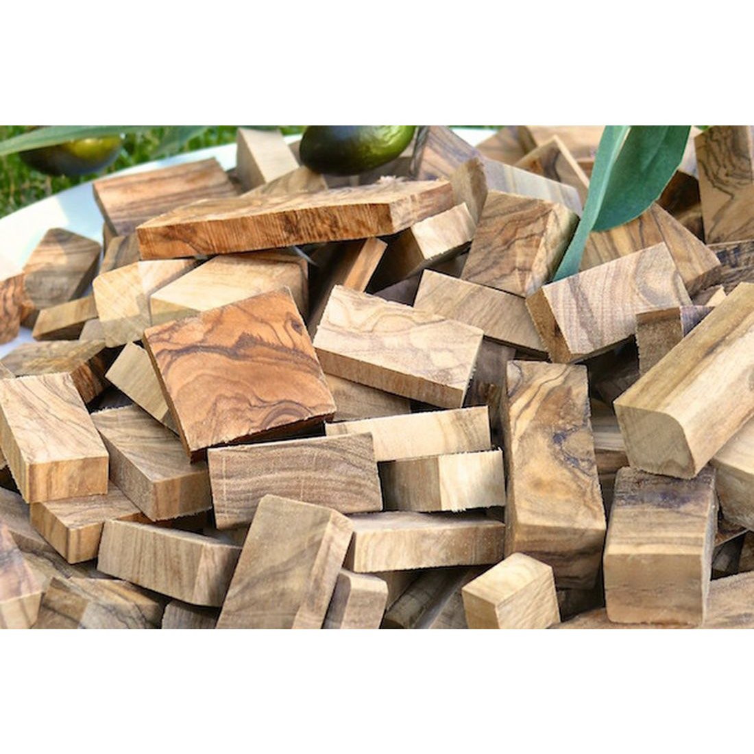 Smoking wood for smoking olives, here 1 kg chunks or wooden blocks