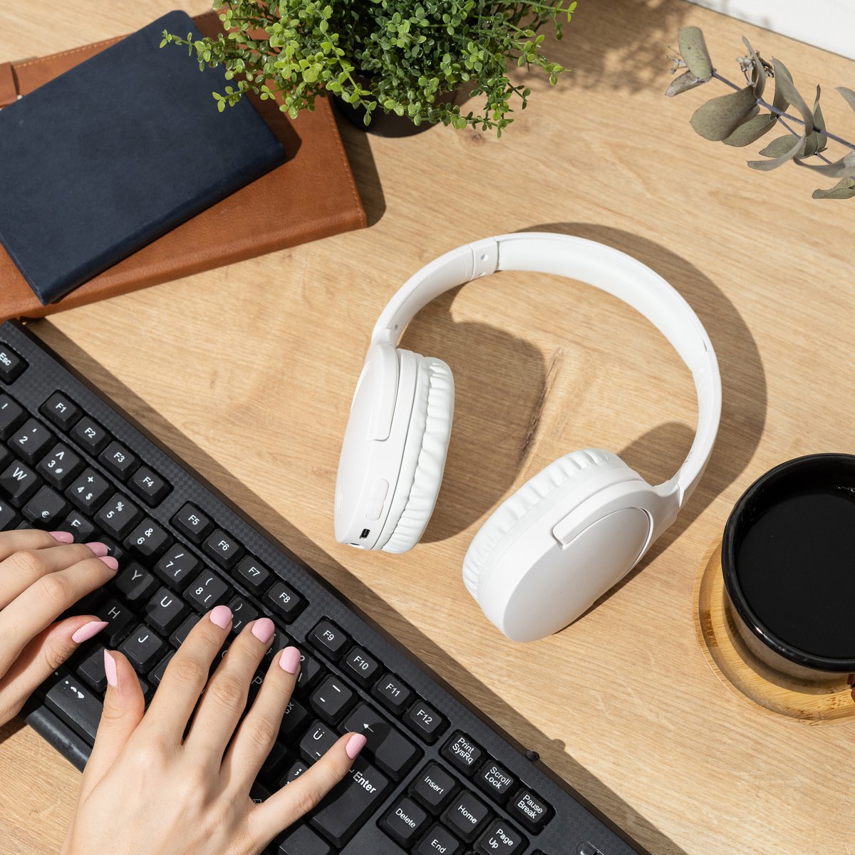 Moodix KO23BT1100W Bluetooth On-Ear Headphones, White