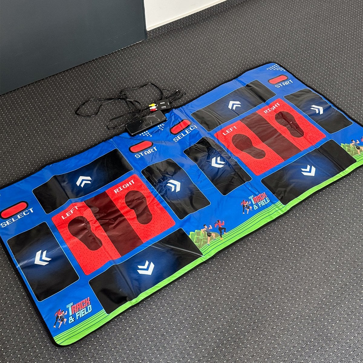 Mad Monkey - Retro Track and Field Mat for 2 players including 25x 8-bit games