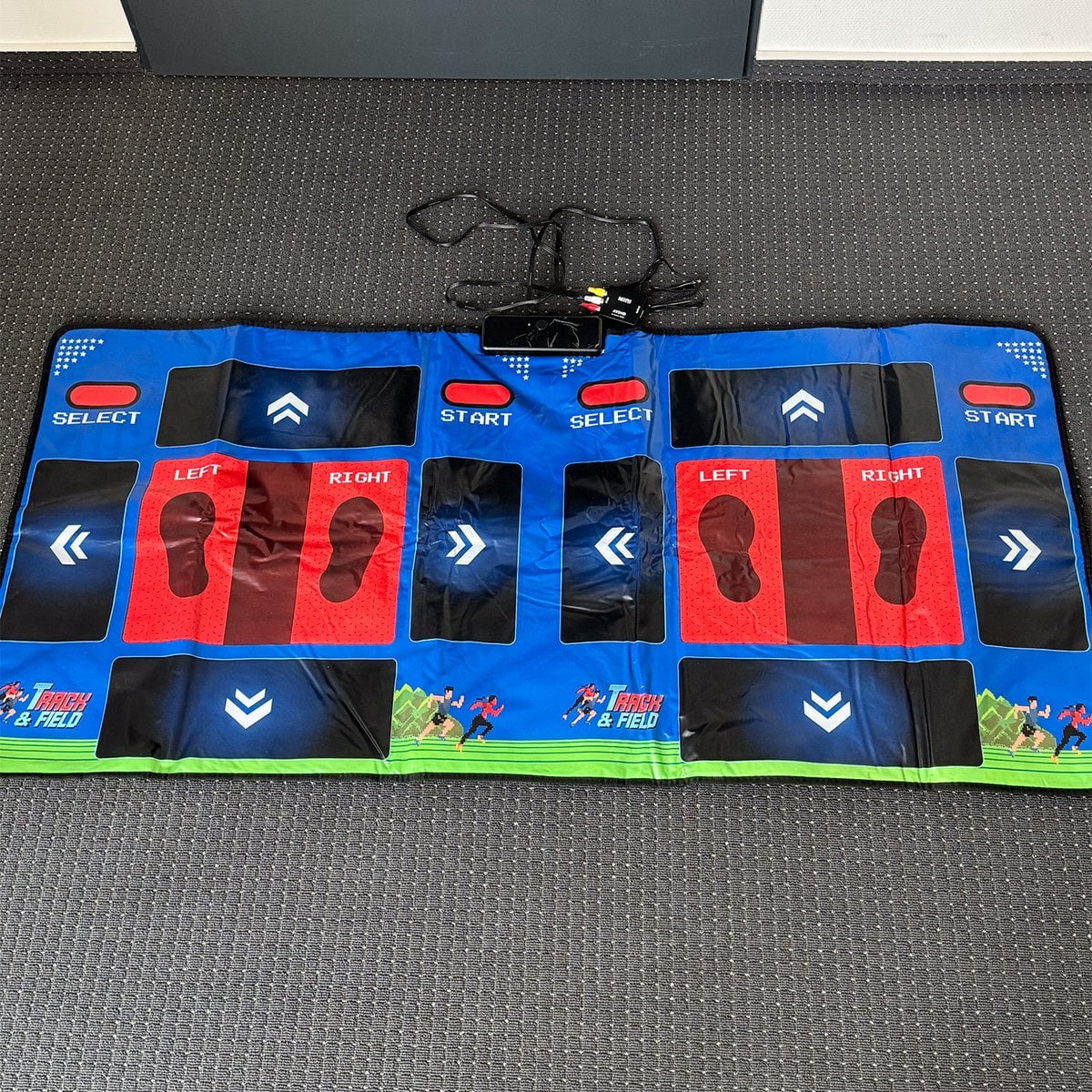 Mad Monkey - Retro Track and Field Mat for 2 players including 25x 8-bit games