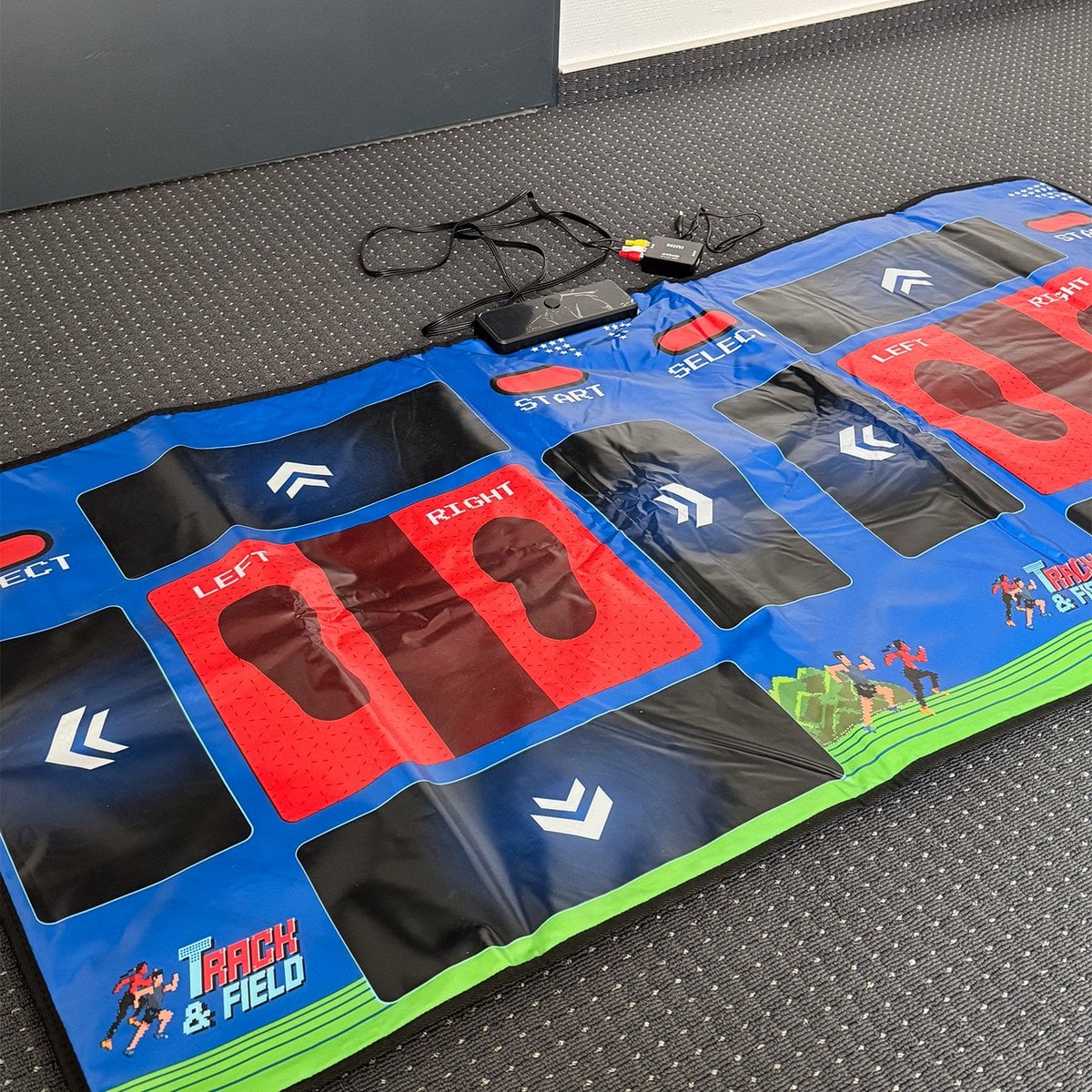 Mad Monkey - Retro Track and Field Mat for 2 players including 25x 8-bit games