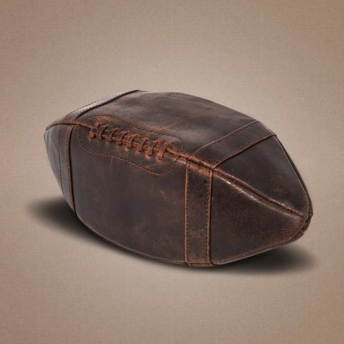Mad Monkey - toilet bag made of genuine leather "American Football"