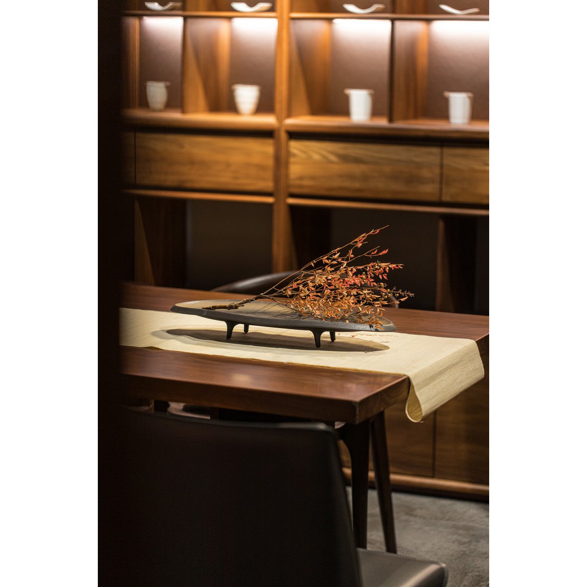NewModern ceramic high-end long plate East+West, OTA50