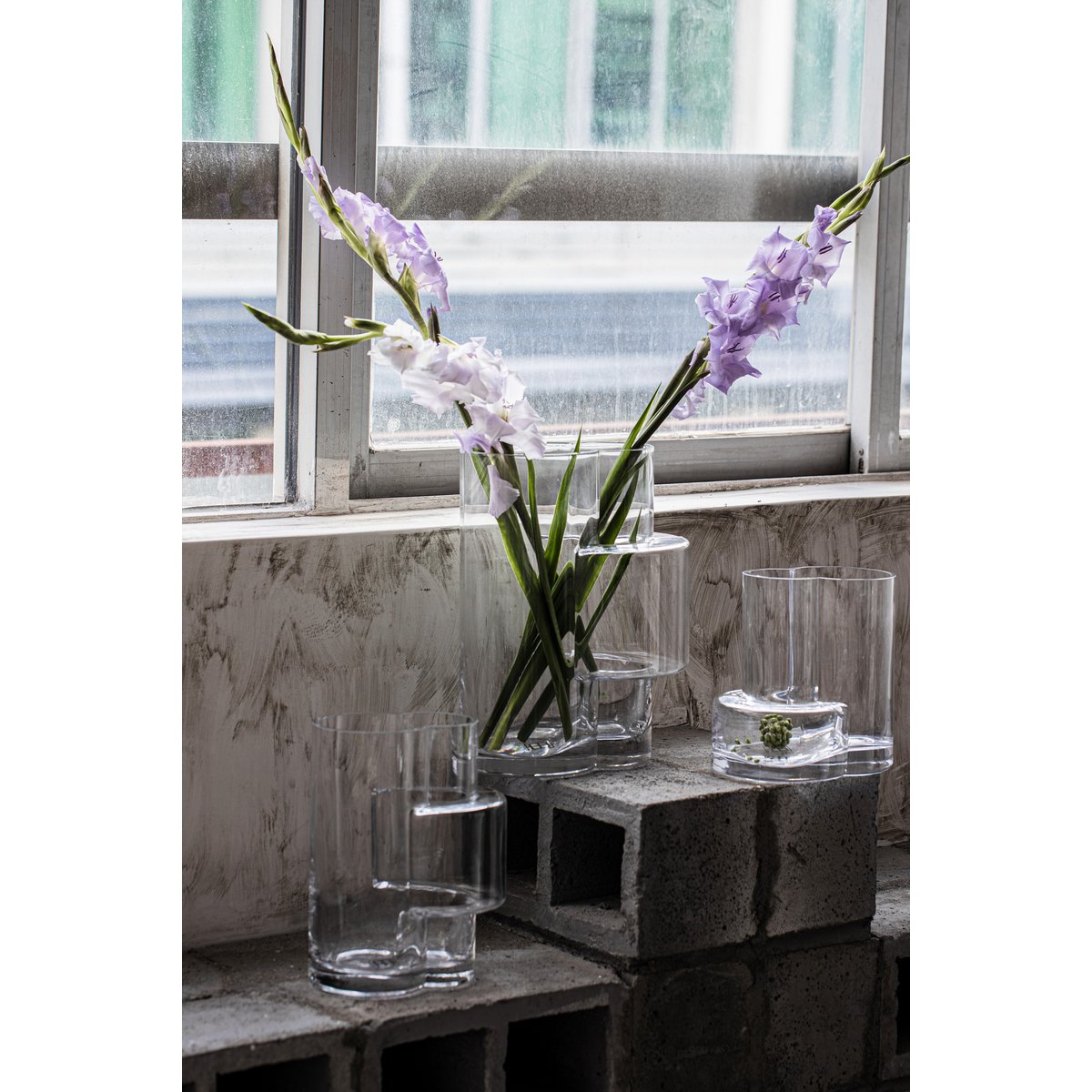 constructivist style modern vase, top design, FUSIO 25 clear glass